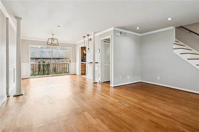 Building Photo - 2825 Ne Expressway Unit O2