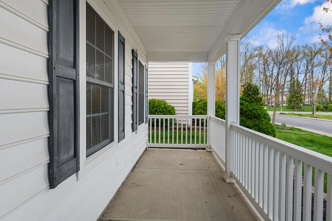Building Photo - 4035 Redroyal Ave