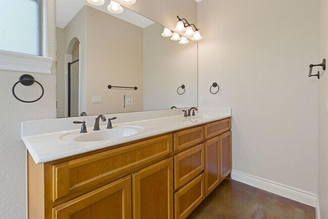 Building Photo - 10221 David Moore Dr
