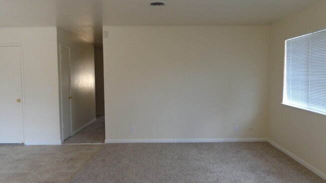 Building Photo - Nice Upgraded Condo