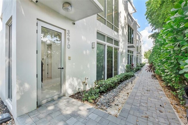 Building Photo - 3270 NE 15th St