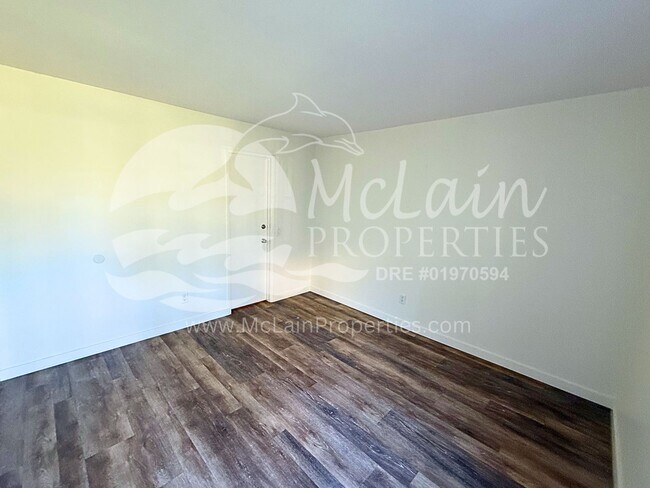 Building Photo - The Grove 2bd/1ba, Corner Unit