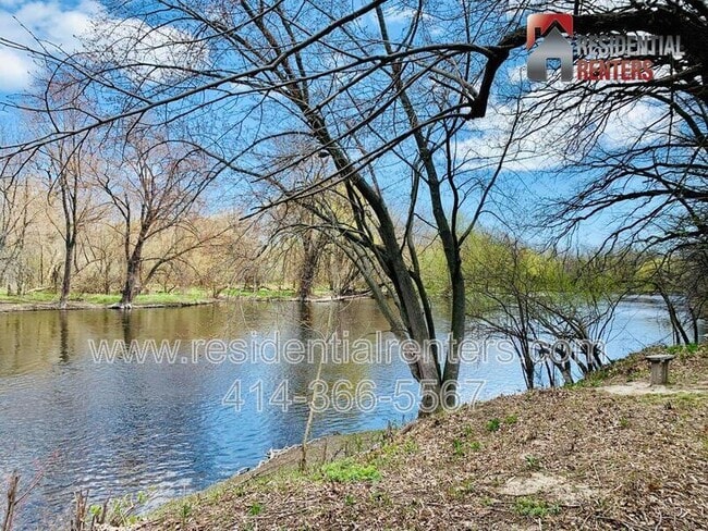 Building Photo - 4000 W Rivers Edge Cir