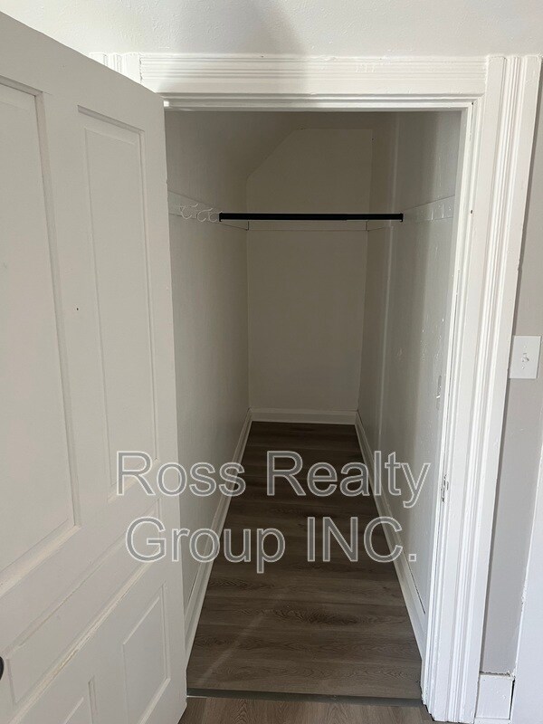 Building Photo - 1121 Delence St