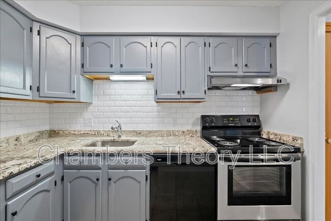 Building Photo - 1301 N Courthouse Rd