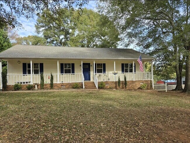 Building Photo - 113 Moss Ln