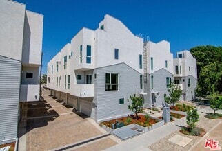 Building Photo - 10909 1/2 Otsego St, 1/2