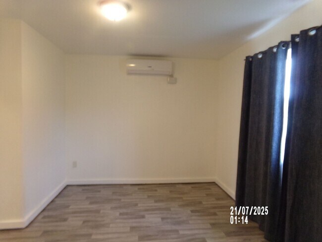 Building Photo - 3bd 2ba with 4 garages