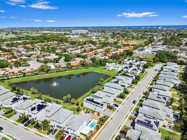 Building Photo - 1826 Lake Cove Dr