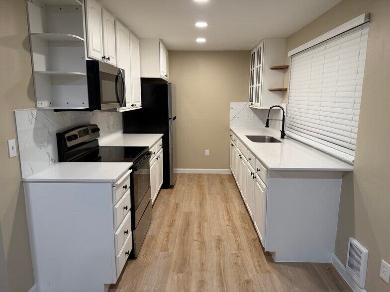 kitchen - 6722 S Monroe St