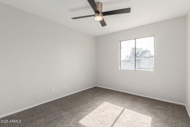 Building Photo - 9033 N 15th Dr