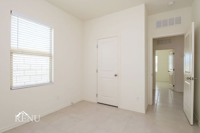 Building Photo - 18392 Los Gabrieles Wy