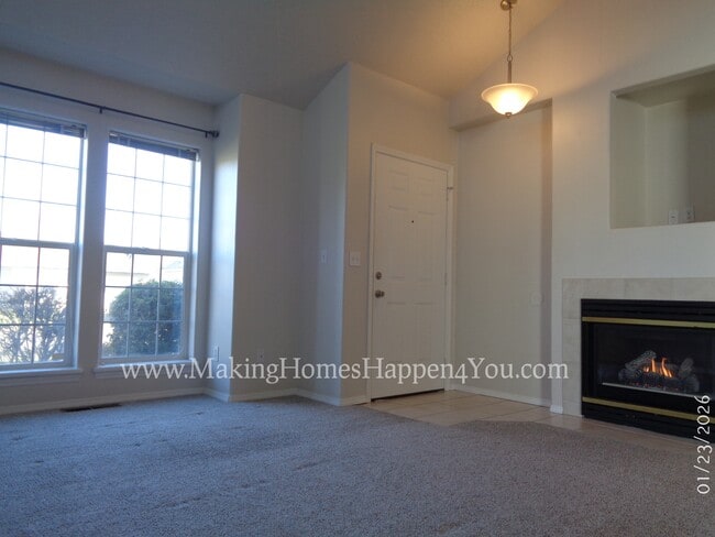 Building Photo - 7475 Parkplace Dr NE