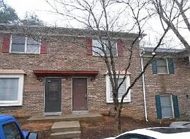 Primary Photo - A charming and well-maintained 2-bedroom, ...