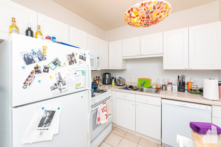 Building Photo - 21 W Chestnut St