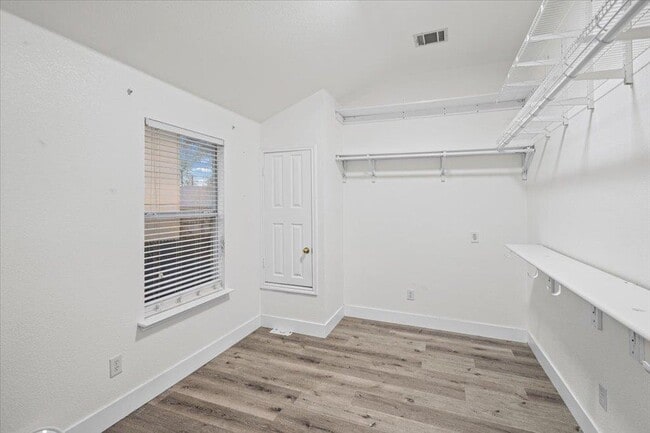 Building Photo - 158 Oak River Dr