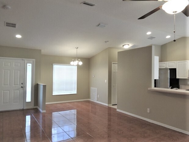 Building Photo - 1074 SW Bianca Ave