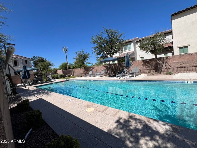 Building Photo - 1522 W Marlin Dr