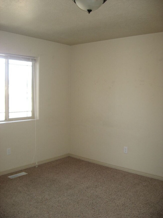 Building Photo - Corner Lot Duplex in Family Friendly Neigh...