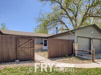 Building Photo - Updated large 2bed/1bath