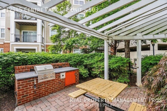 Building Photo - 12945 Centre Park Cir