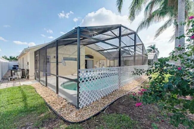 Building Photo - 768 Majesty Dr