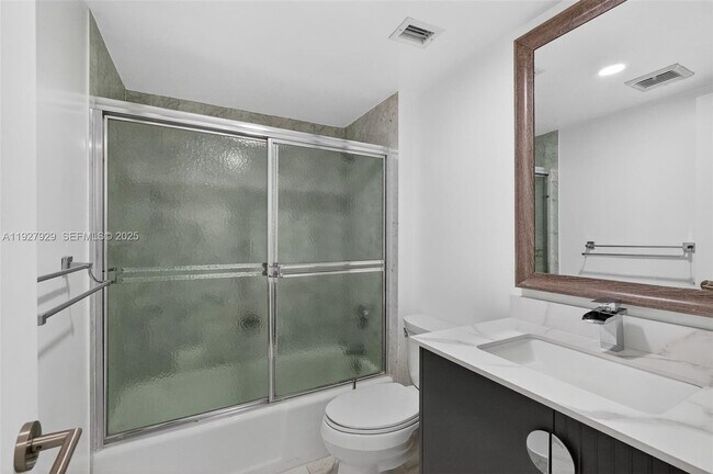 Building Photo - 600 Grapetree Dr