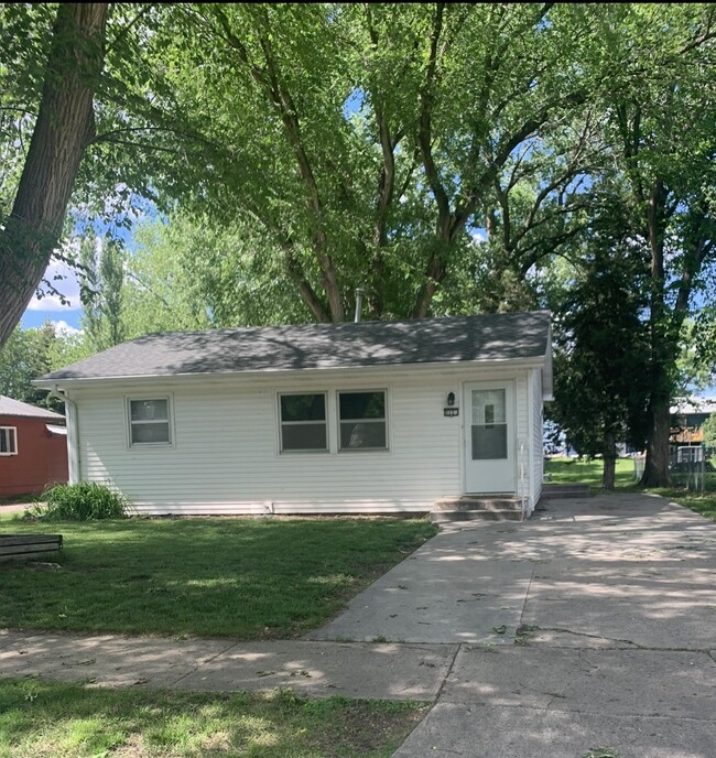 Building Photo - 513 W Clark St