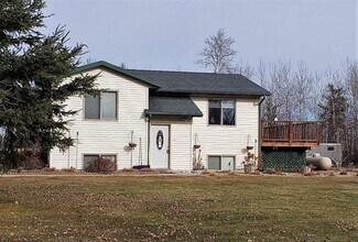 Building Photo - Private Split Level Home