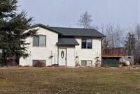 Building Photo - Private Split Level Home