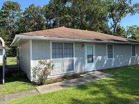 Building Photo - 5845 Pine Hill Dr