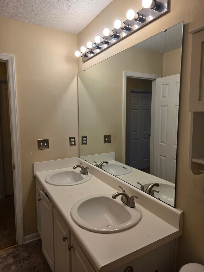 Building Photo - 3004 Knottsberry Way