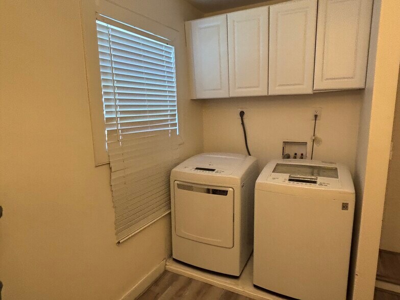 Laundry Room - 215 NE 20th St