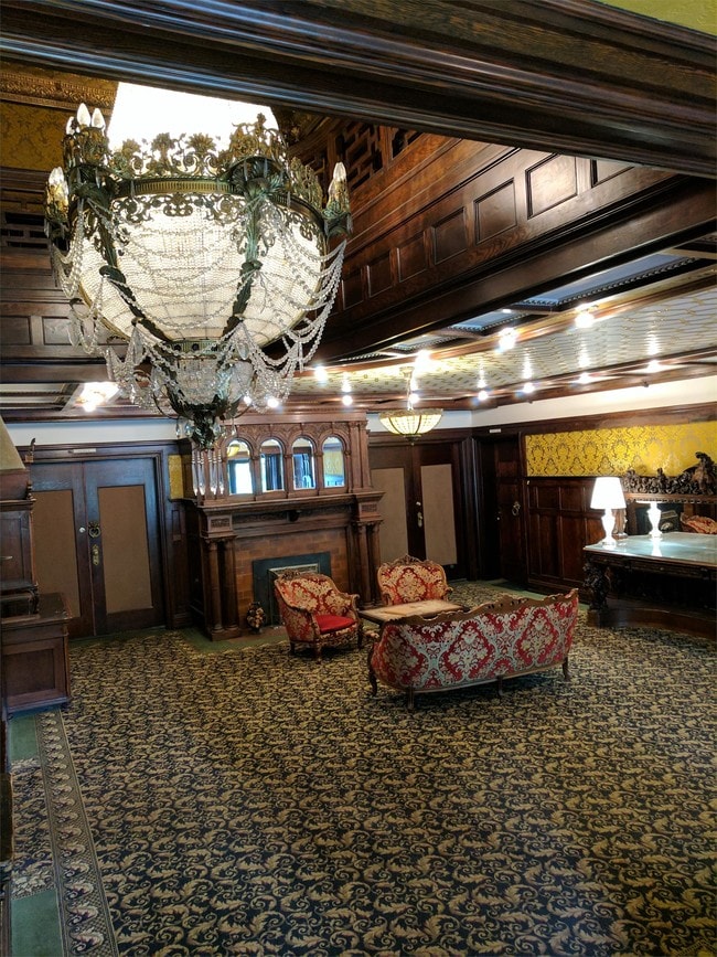 Building Photo - 211 W Highland Dr