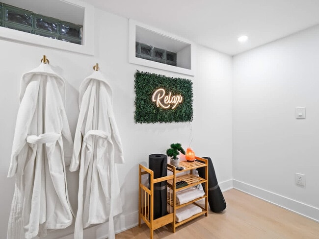 Building Photo - 4155 Ascot Ln