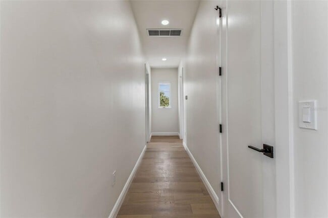 Building Photo - 3 Treasure Ln