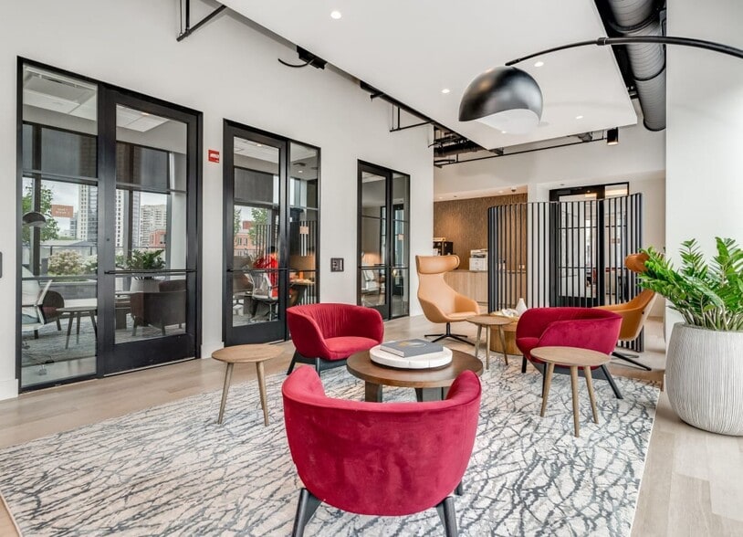 Building Photo - 215 N Clinton St