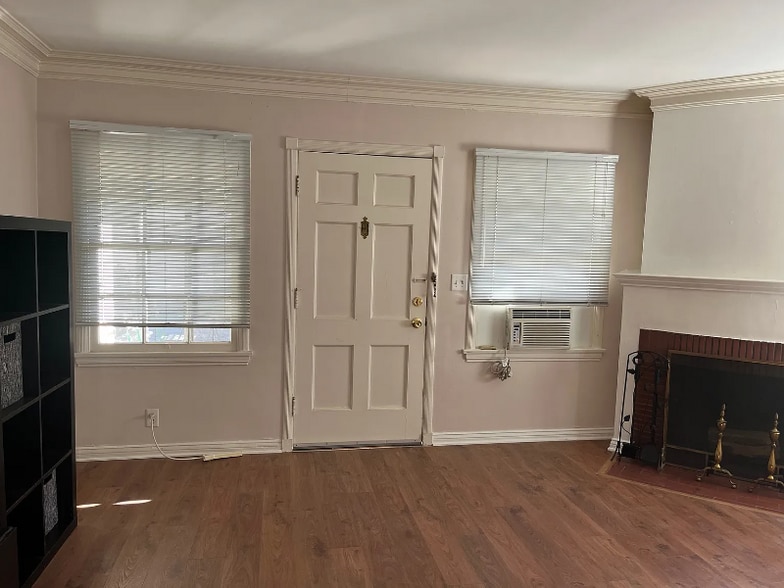 Building Photo - 10331 Ashton Ave