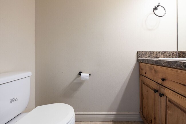 Building Photo - 2 BED 1 BATH TOWNHOME WITH COVERED PARKING IN AMMON - CITY UTILITIES INCLUDED