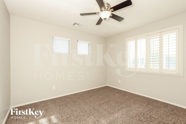 Building Photo - 835 E Bradstock Way