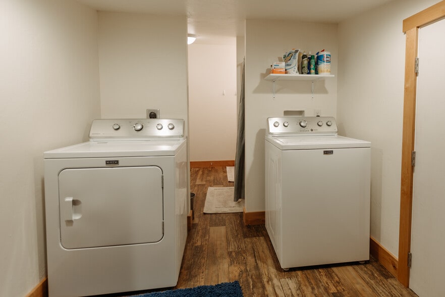 Building Photo - 120 Lasso Ln