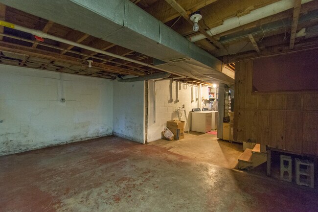 Building Photo - 321 S Eastside Dr