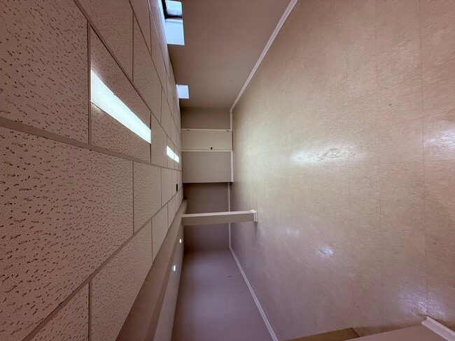 Building Photo - 7518 Keeler Ave