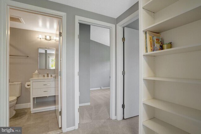 Building Photo - 6063 Hydrangea Dr