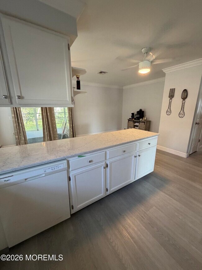 Building Photo - 15 St Tropez Ct