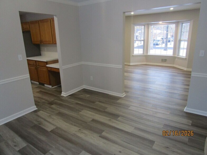 Building Photo - 465 Pfister Rd