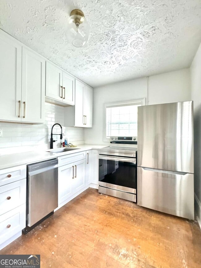 Building Photo - 52 Delmont Dr NE