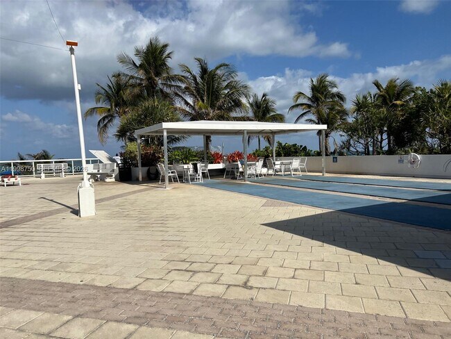 Building Photo - 2030 S Ocean Dr