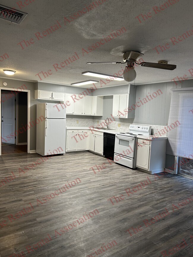 Building Photo - 2314 Lily Dr