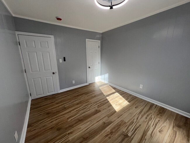 Building Photo - 452 Salem St